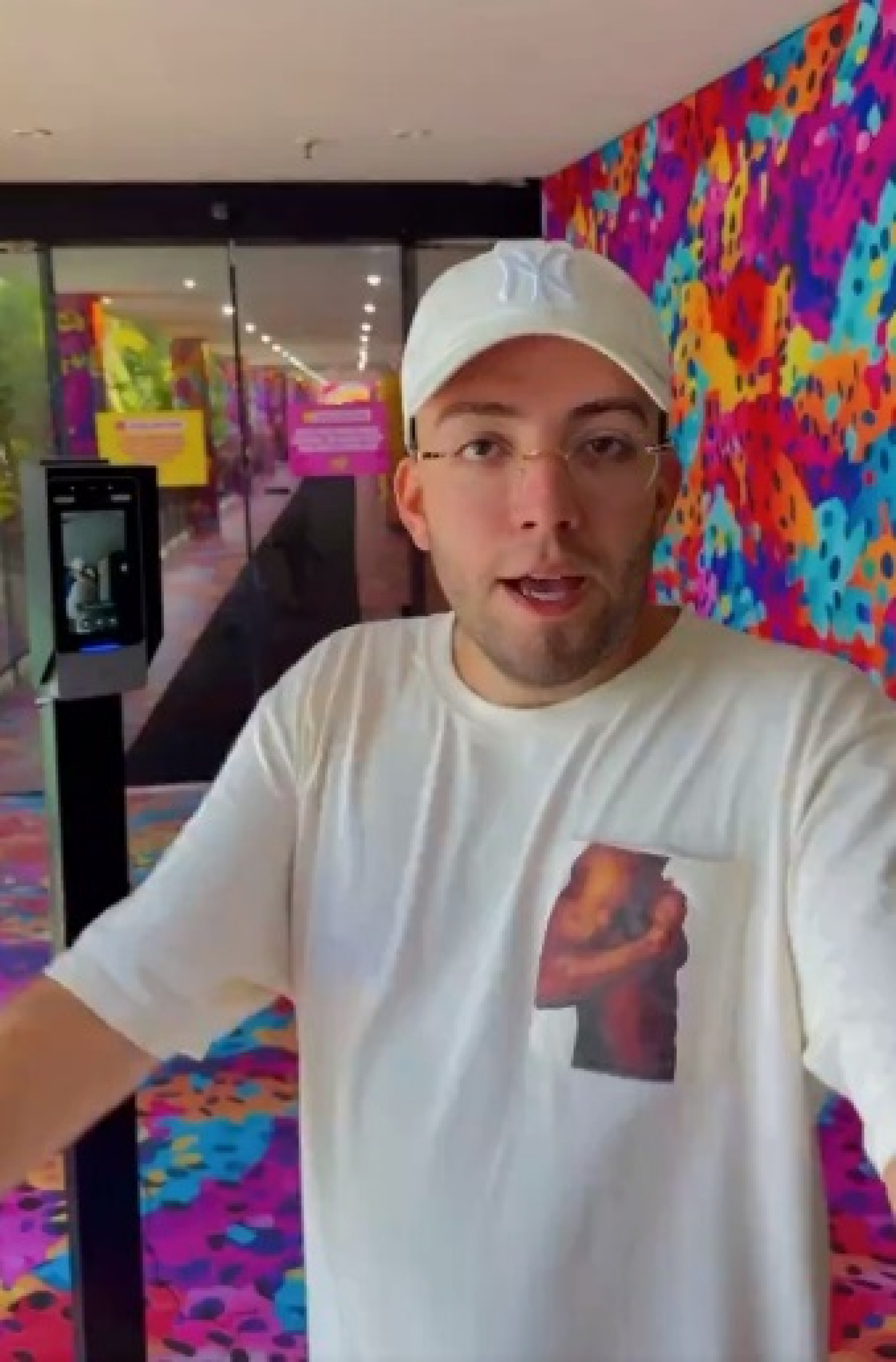 Lucas Rangel tem acesso negado à Farofa da Gkay - Reprodução do Instagram