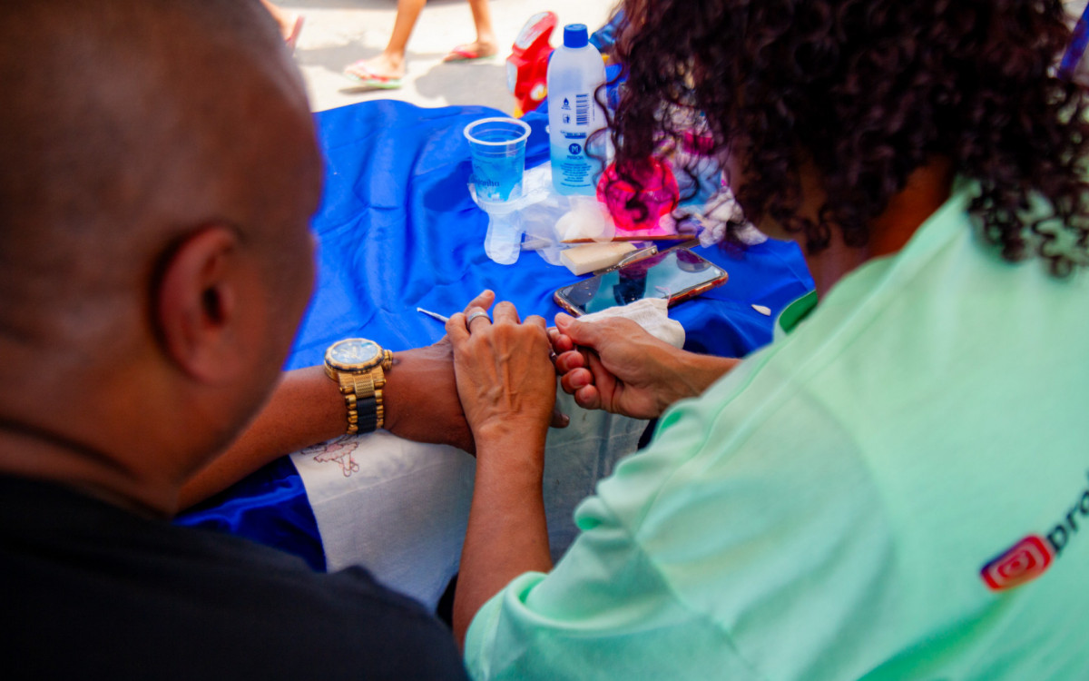 No Cras Novo Horizonte foram disponibilizados ainda serviços do ?Assistência em Movimento?: o caminhão da saúde com diversos exames de imagem, tratamentos de beleza, entre outros