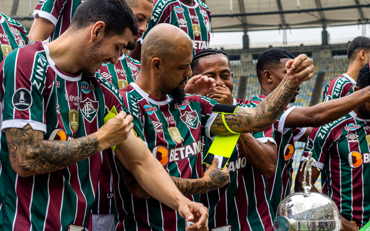 Felipe Melo na foto oficial do título da Libertadores do Fluminense