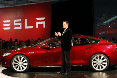 Tesla anuncia mais descontos para carros na China em meio à disputa com BYD