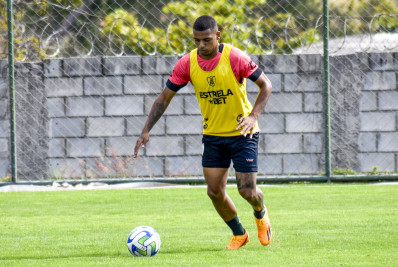 Atacante do América-MG nega que recebeu Pix pelos gols contra o Bahia