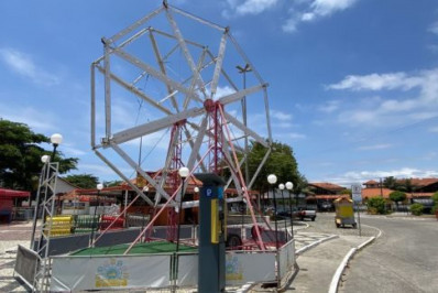 Parque na Praça do Moinho faz prefeitura de Cabo Frio acumular multa diária por não retirada