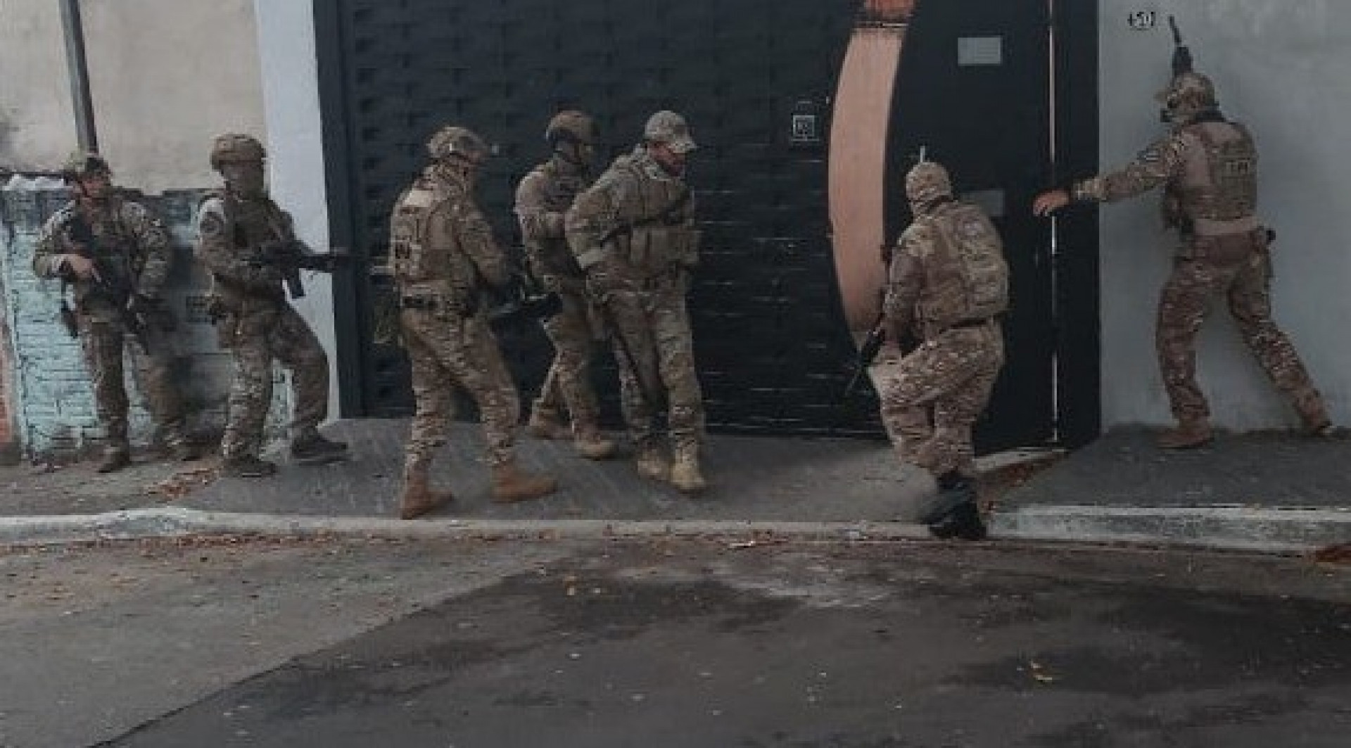 A Polícia Federal encontrou o lugar em que os criminosos raspavam as armas - Divulgação