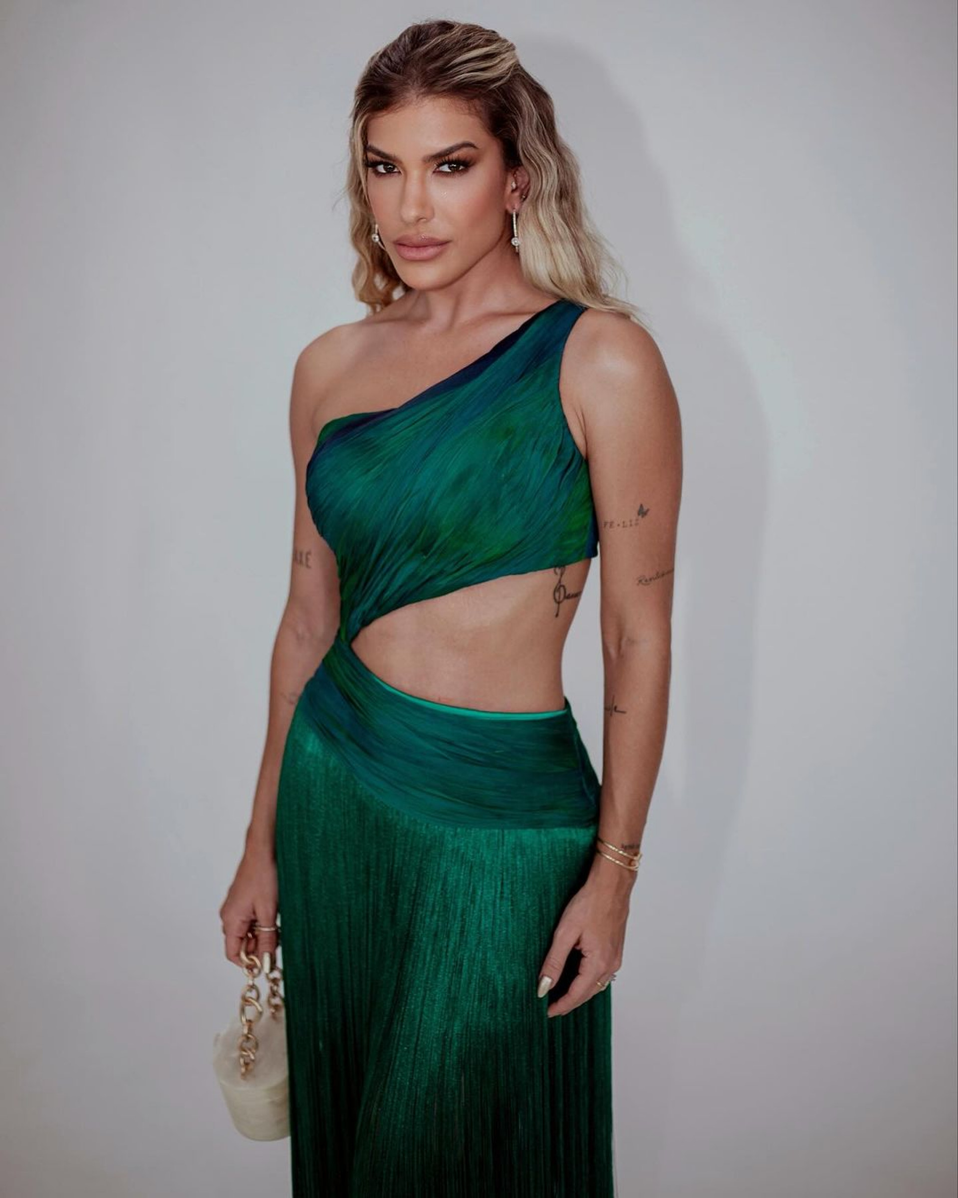 Lore Improta enfrentou perrengue com vestido ao chegar em casamento - Reprodução/Instagram