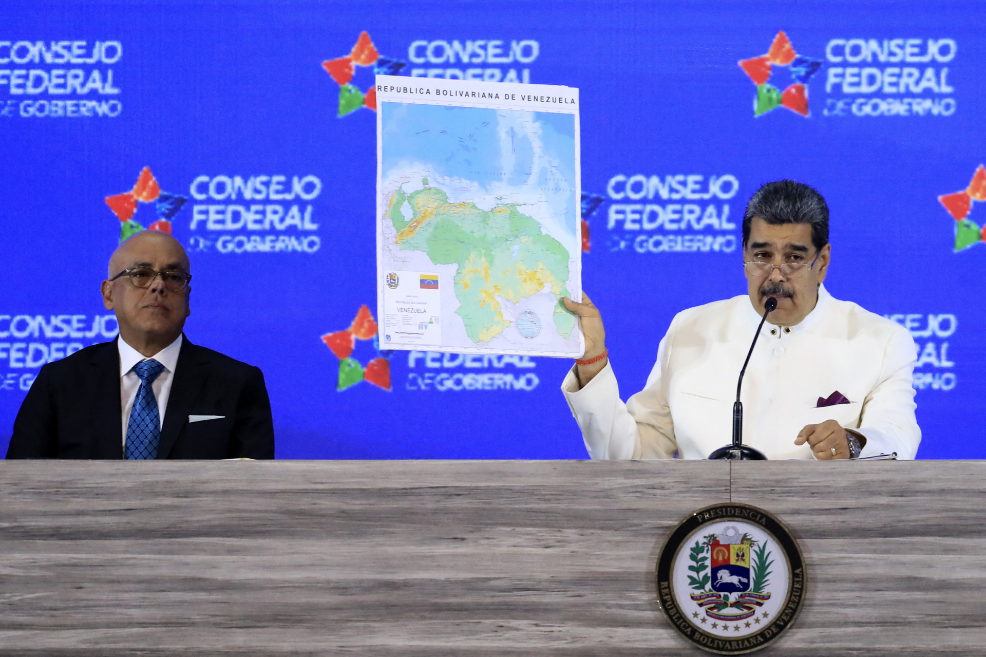 Maduro durante cerimônia para apresentar novo mapa da Venezuela com Essequibo anexada - Zurimar Campos/Presidência da Venezuela/AFP