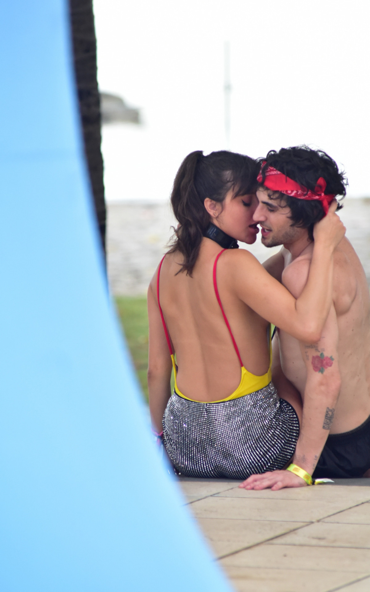 Fiuk beija a influenciadora Talitha Diniz na Farofa da Gkay