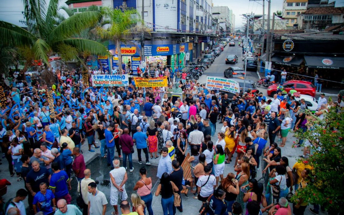 A Praça do Chafariz passou por mudanças, que incluem novos bancos, mesas de jogos e uma grande passarela conectando-a à estação de trem de Nilopólis
