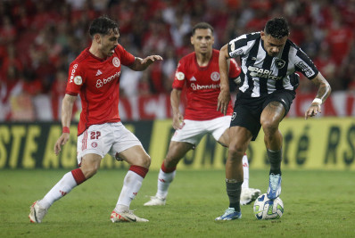 Tiquinho pede desculpas por fim de temporada trágico do Botafogo: 'Torcedor não merecia'