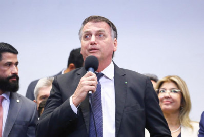 Evento da frente de defesa da escola cívico-militar vira tietagem a Bolsonaro