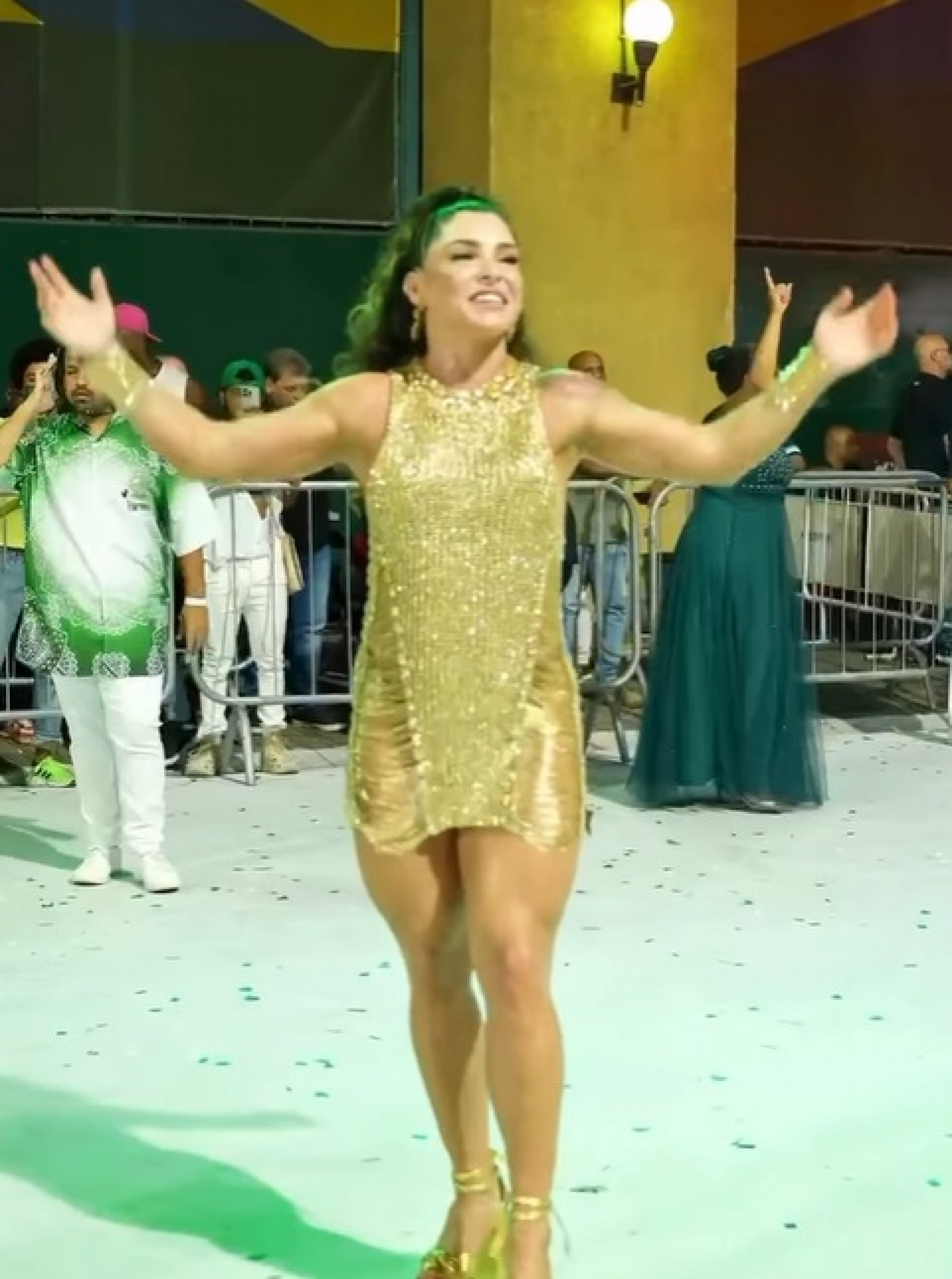 Fabíola de Andrade é rainha de bateria da Mocidade - Reprodução de vídeo