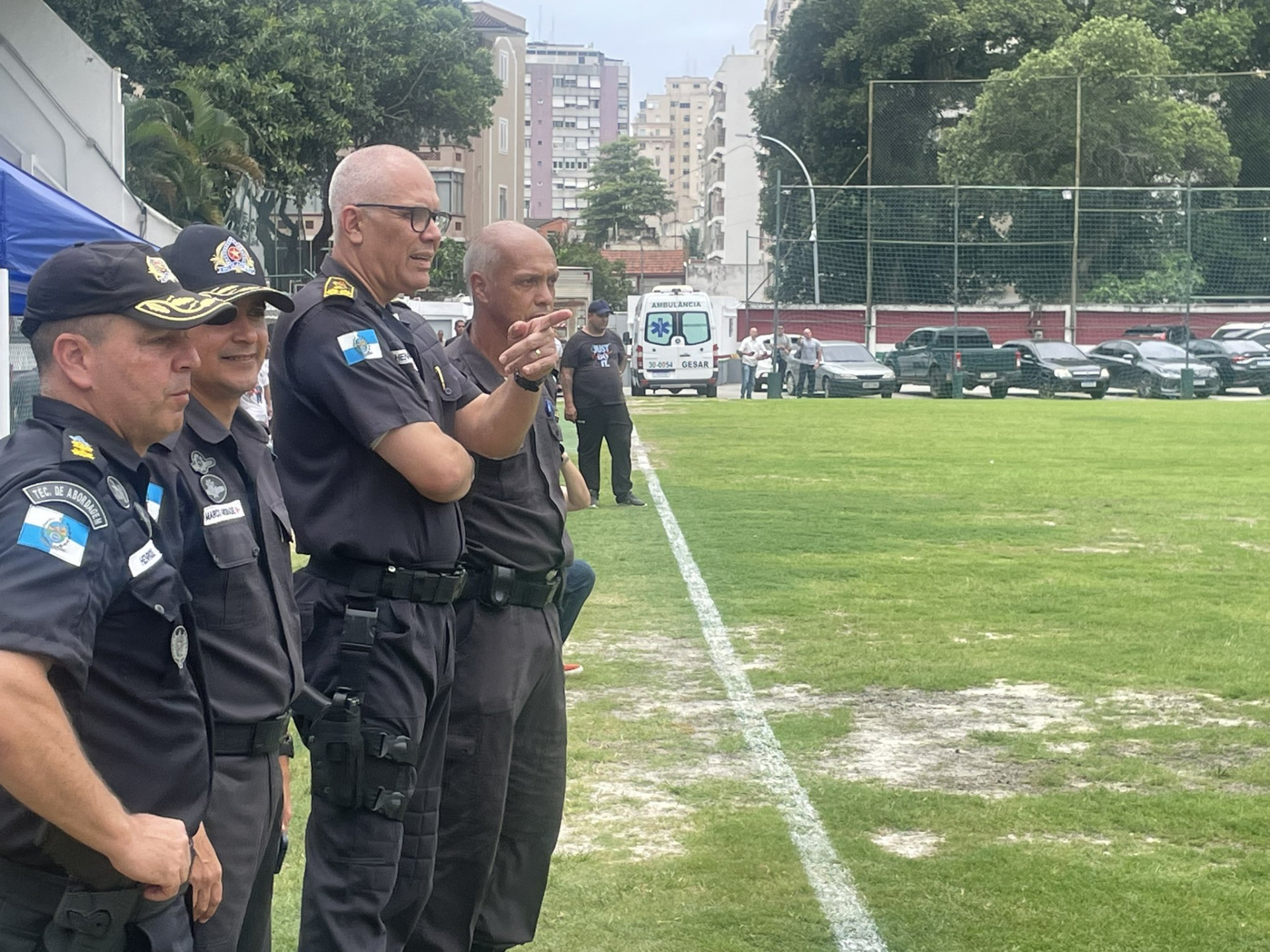 O Secretário Estadual da Polícia Militar, Coronel PM Luiz Henrique Pires, prestigiou a final no campo do Fluminense - Divulgação / Pmerj
