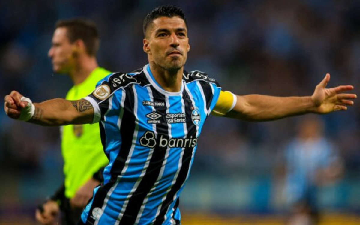 Hulk e Su&aacute;rez s&atilde;o os melhores atacantes do Brasileir&atilde;o pelo Bola de Prata