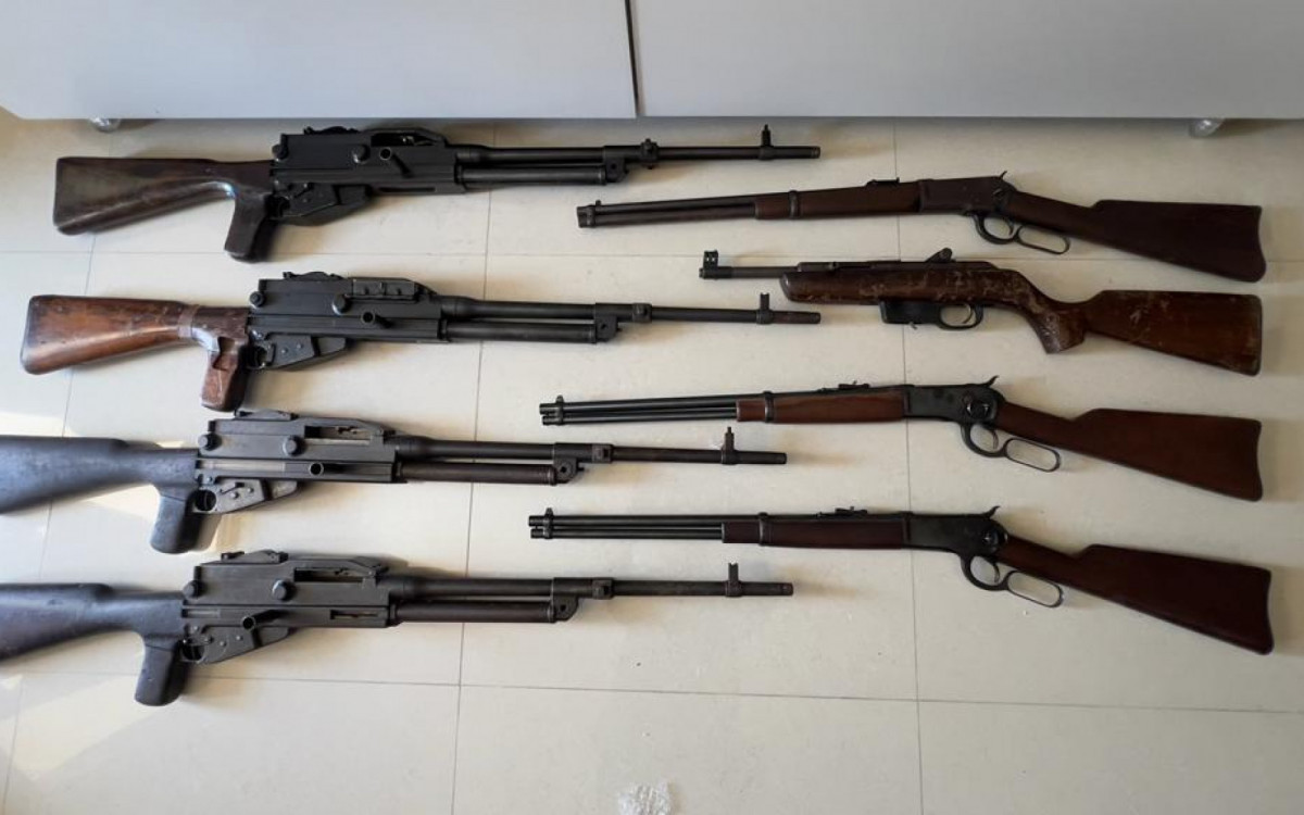 Armas apreendidas na casa do criminoso