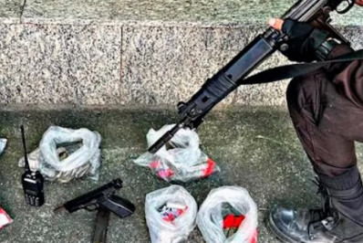 Homem é preso com arma e drogas em São João de Meriti