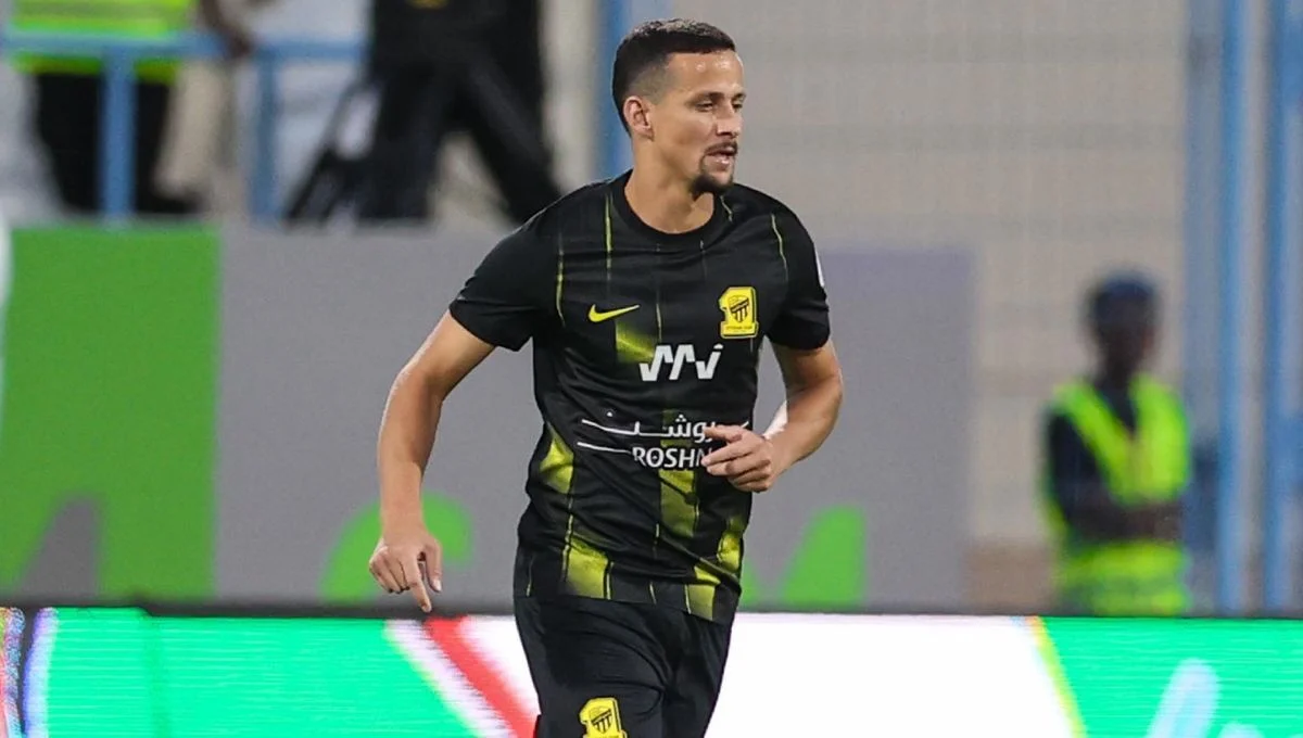 Zagueiro de possível adversário do Fluminense no Mundial se lesiona e é substituído ainda no primeiro tempo