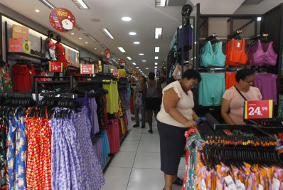 Confiança do empresário do comércio sobe 0,8% em janeiro, diz CNC