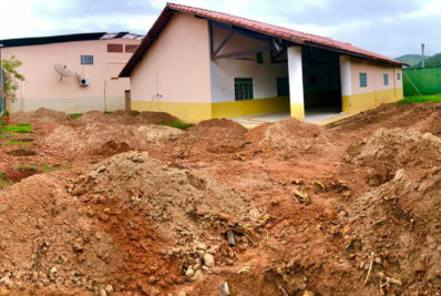 Prefeito de Paty do Alferes amplia creche de Avelar