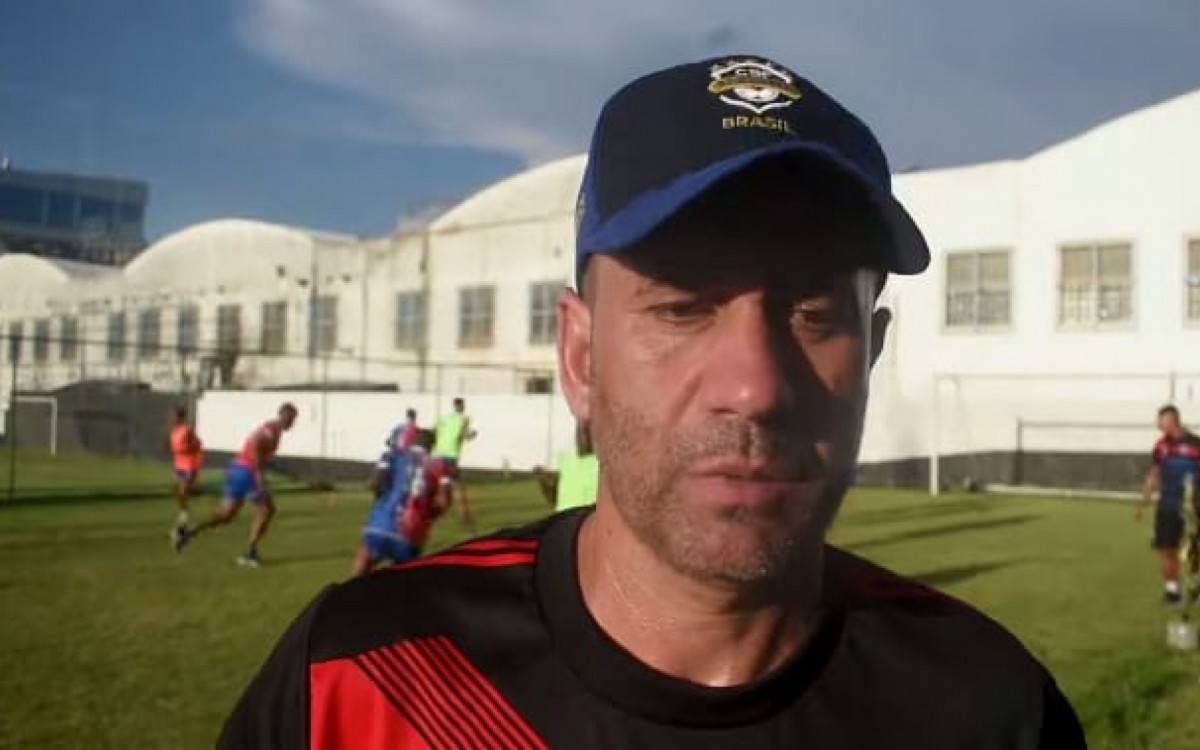 O técnico Hermes Junior conta com o apoio dos torcedores do Belford Roxo para levantar o troféu da Série B2 no domingo