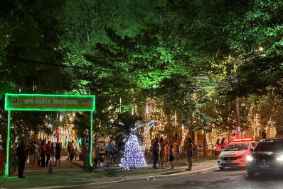Natal mágico em Queimados: Iluminação natalina em toda cidade encanta os moradores 