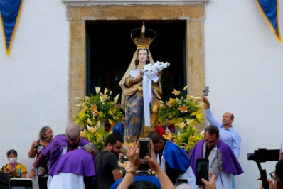 Católicos reverenciam a padroeira de Angra Nossa Senhora da Conceição