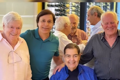 Faustão aparece ao lado de Tom Cavalcante durante encontro com amigos