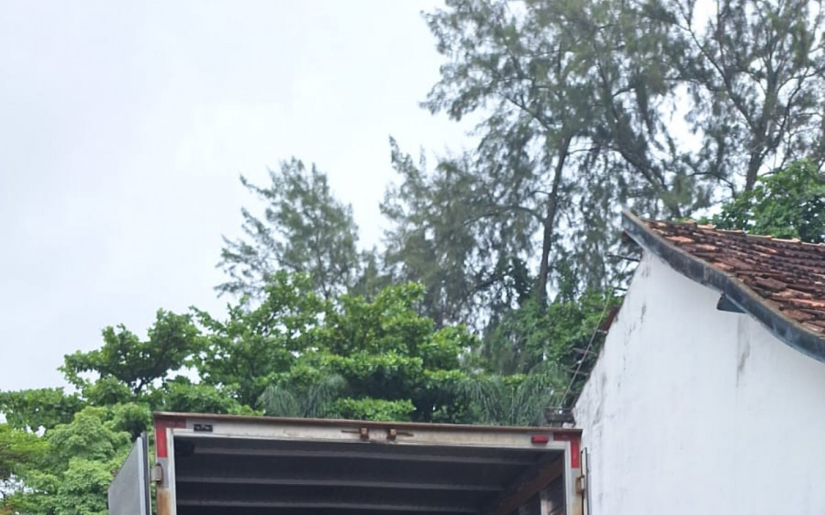 Governo do Estado enviou itens como colchões e alimentos à Angra dos Reis, atingida por fortes chuvas na noite desta sexta (8) - Divulgação