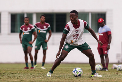 Fluminense volta a treinar, mira final do Mundial, mas com pés no chão