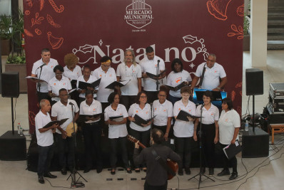 Coral Vozes da CLIN faz sucesso no Mercado Municipal de Niterói