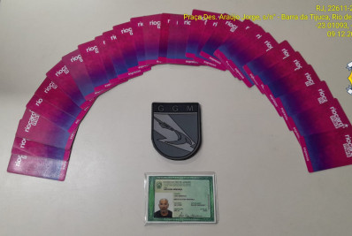 Guardas motociclistas prendem idoso que vendia passagens com cartão RioCard