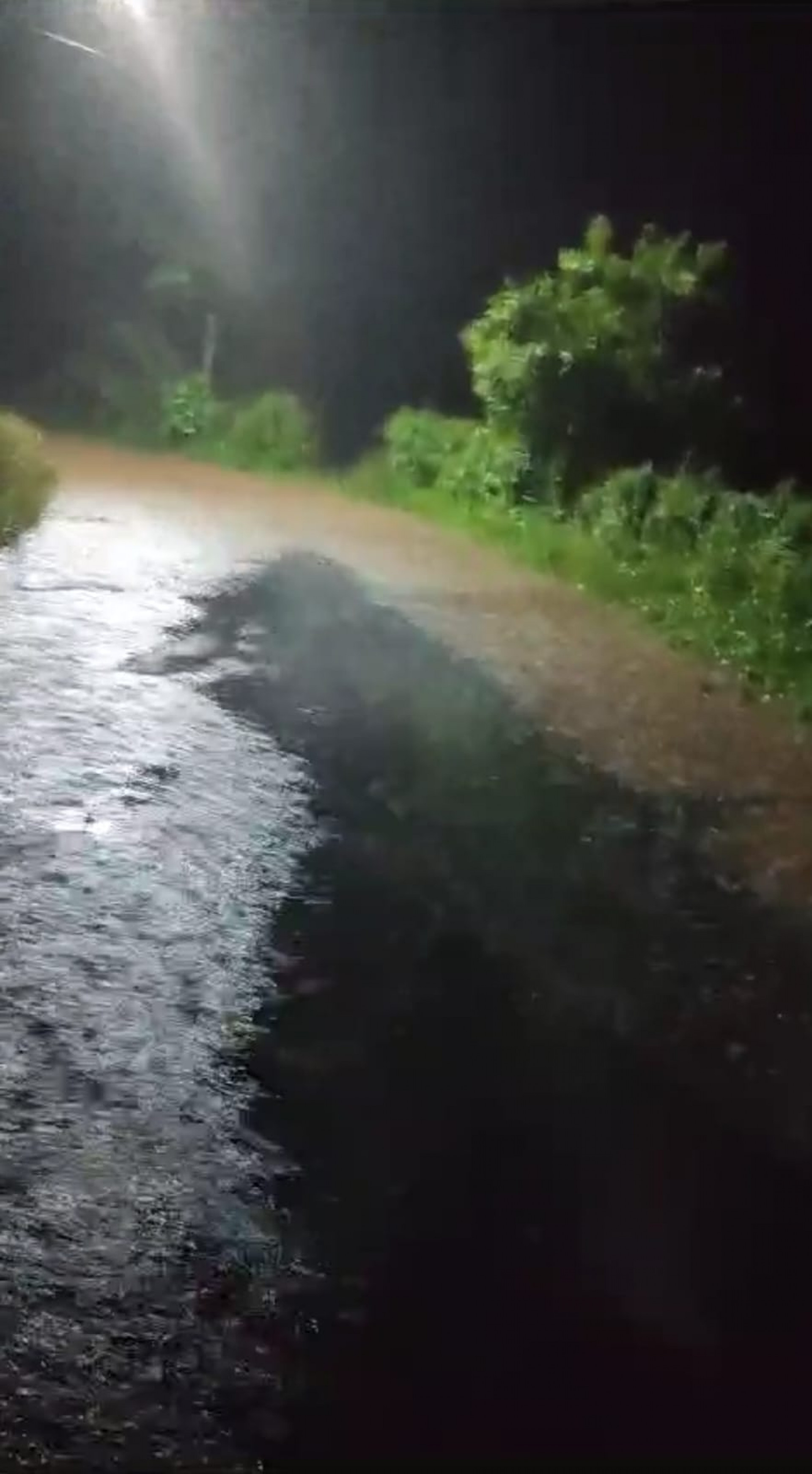 Acesso ao Quilombo, nível do rio Bracuí subiu e já provoca inundação