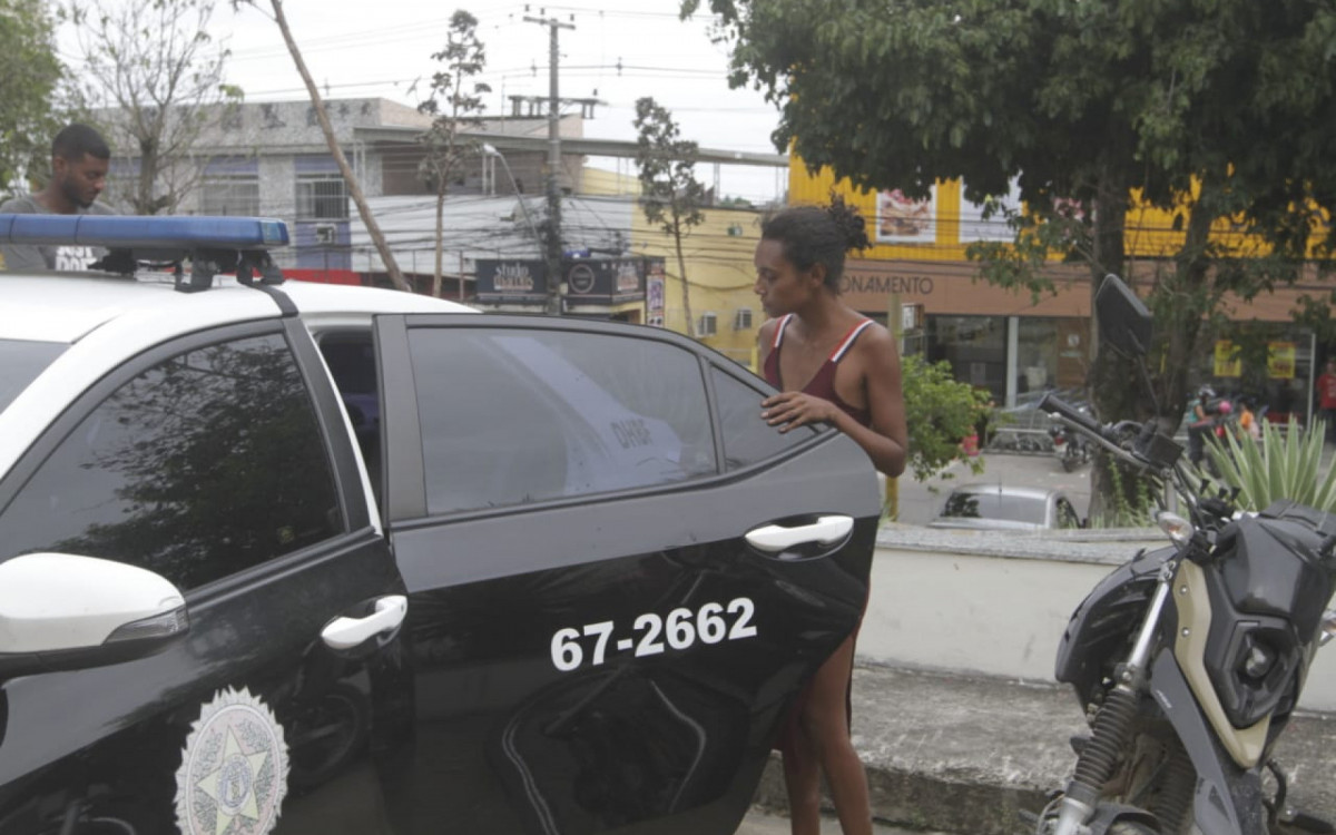 Suelen da Silva, mãe de K. H. S., esteve na 56ª DP (Comendador Soares)