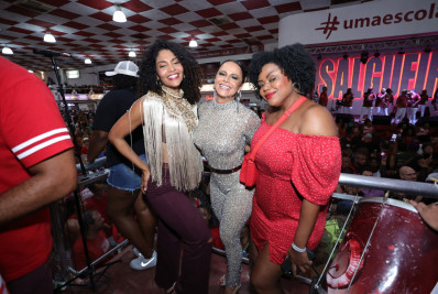 Barbara Reis curte noite de samba com Viviane Araújo na quadra do Salgueiro
