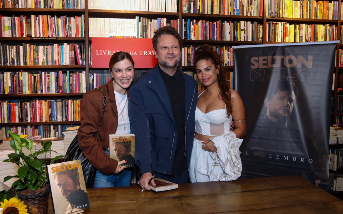 Selton Mello e as atriz Alice Wegmann e Clara Buarque