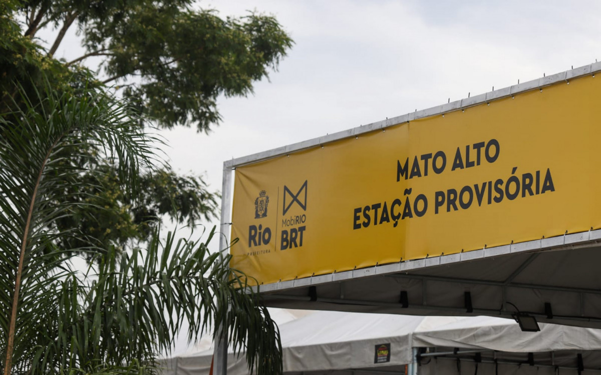 Movimentação na estação provisória do Mato Alto nesta segunda-feira (11) - Renan Areias/Agência O DIA
