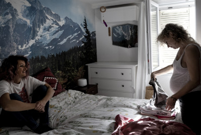 Casais do mesmo sexo com filhos se sentem inseguros na Itália de Meloni