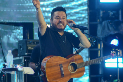 Bruno se apresenta sem Marrone no navio de Daniel