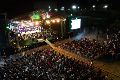 Terceira Cantata de Natal é aclamada por milhares de pessoas em Búzios