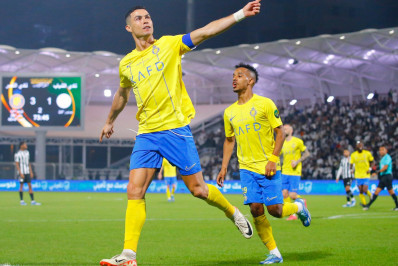 Cristiano Ronaldo é o atleta mais bem pago do mundo, e Messi é o terceiro