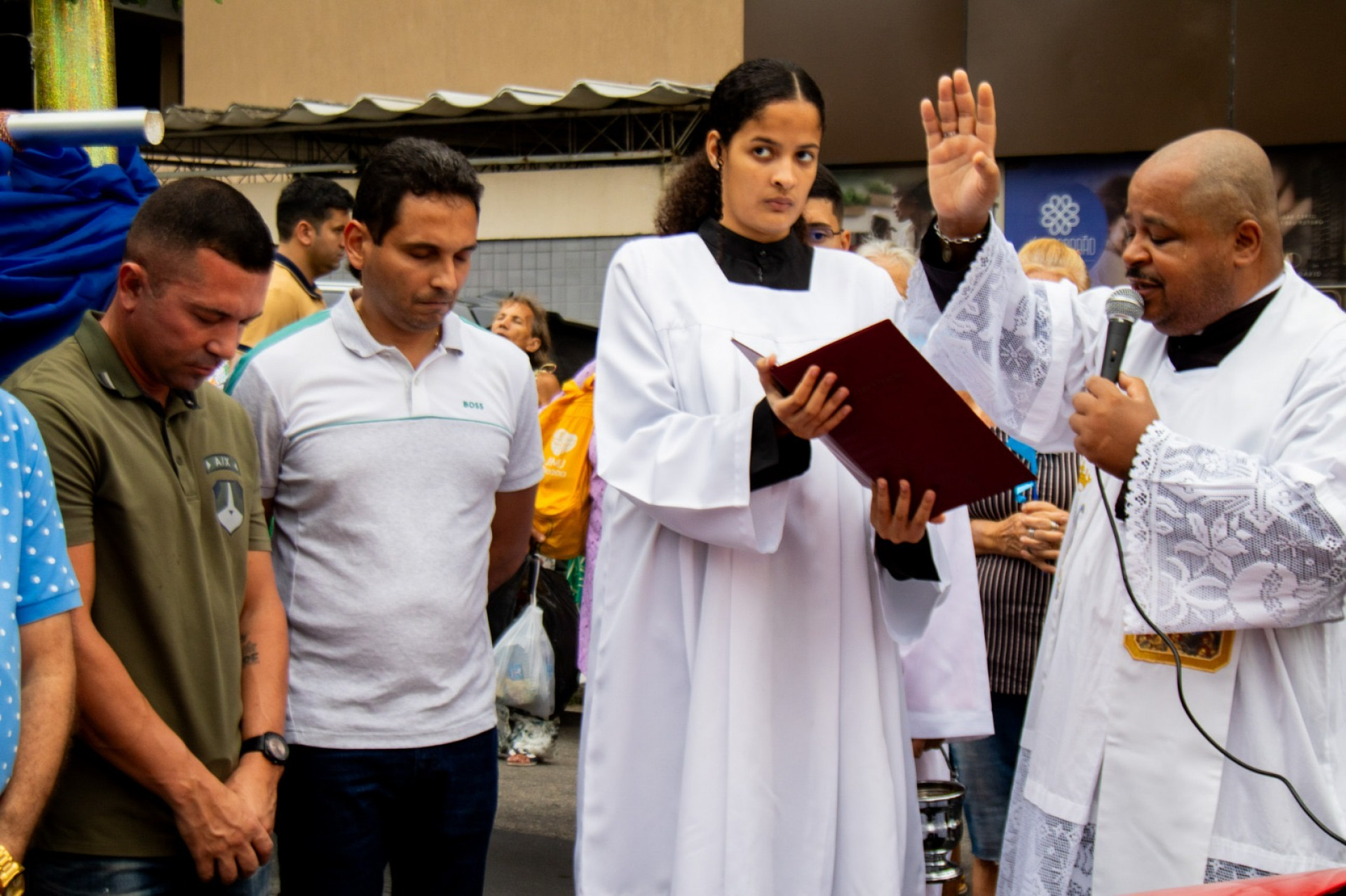 A inauguração do presépio contou com a benção do padre Márcio Horácio, vigário da Igreja Nossa Senhora da Conceição - Divulgação / PMN