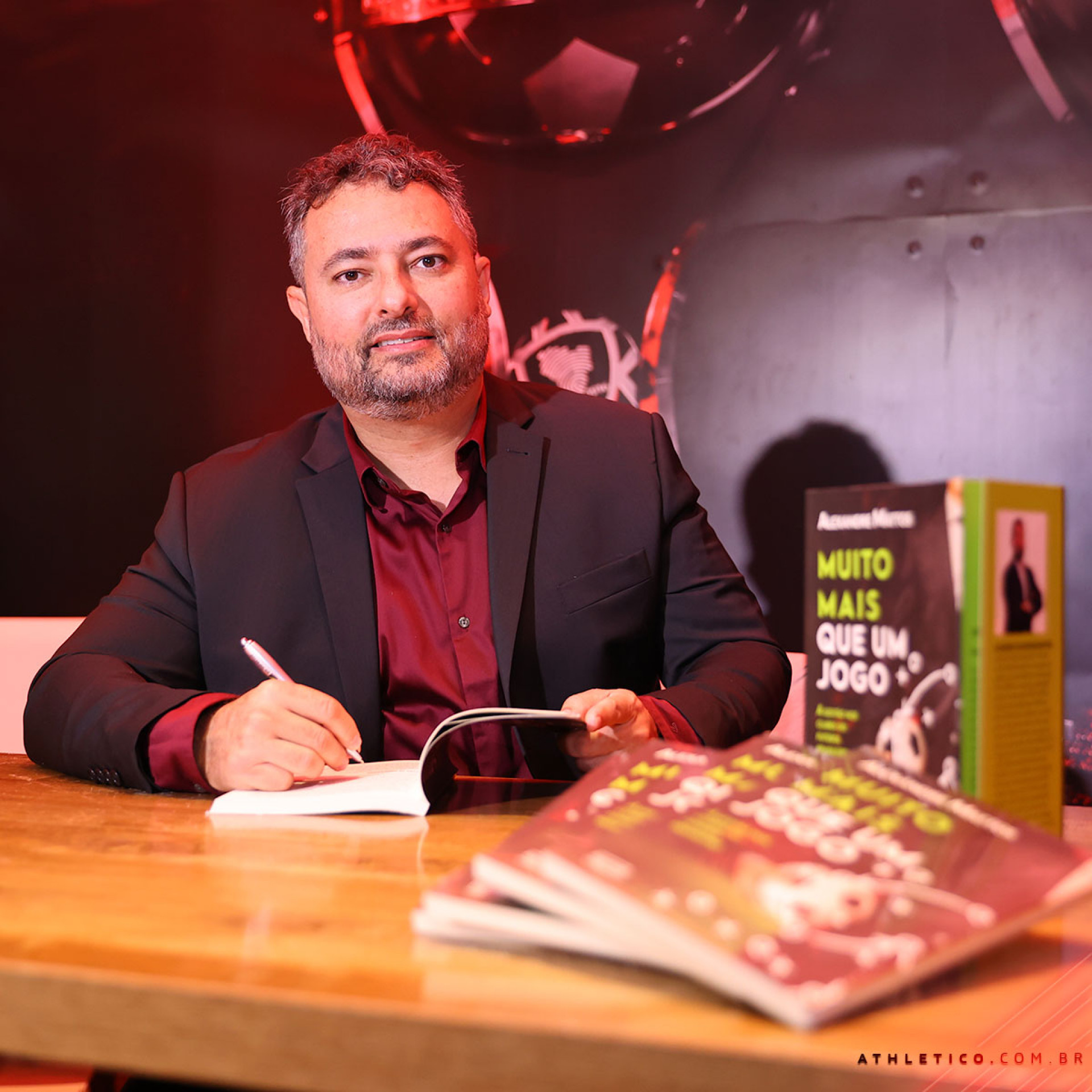 Alexandre Mattos no lançamento do livro \'Muito mais que um jogo: a gestão nos clubes do futebol brasileiro\'