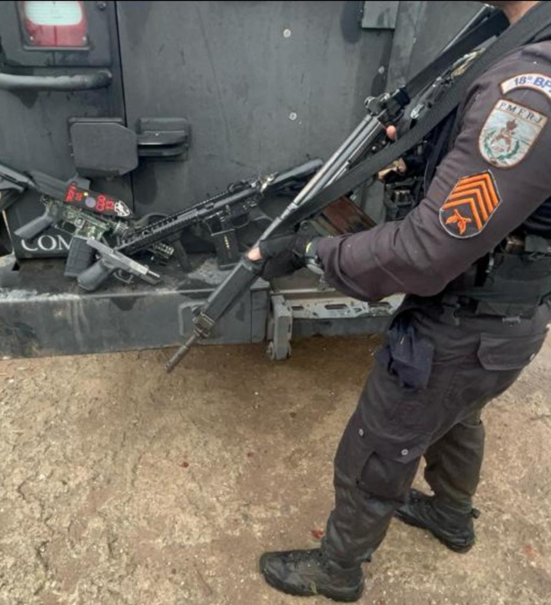 Armamento apreendido pela Polícia Militar durante a ação