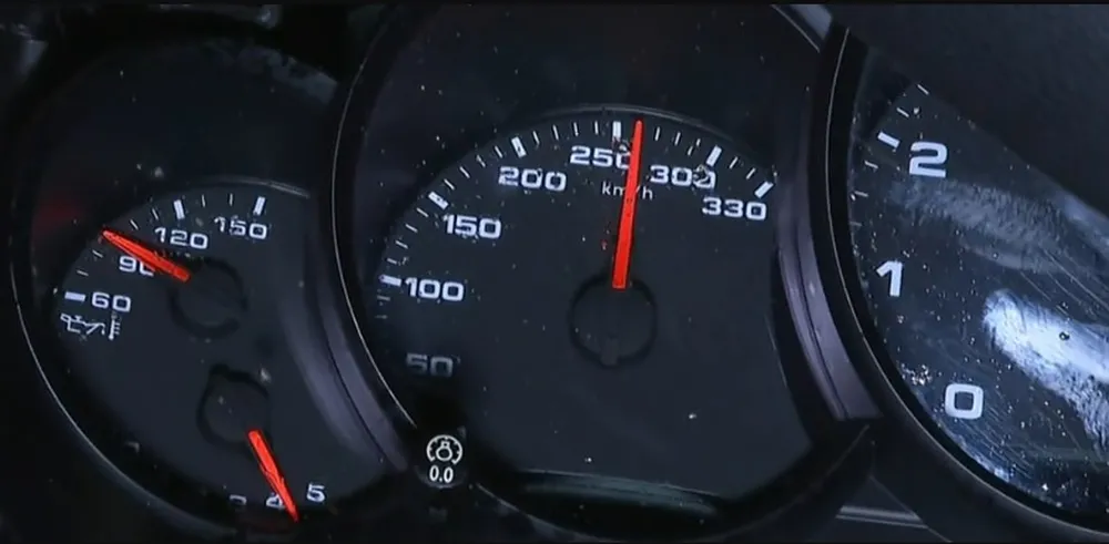 Velocímetro ficou travado em cerca de 250 KM/h