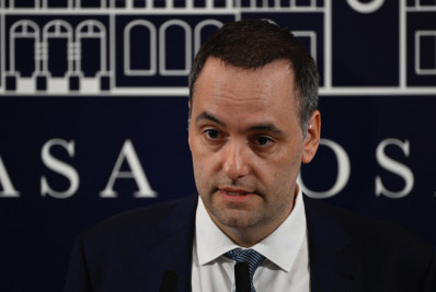 Governo argentino nega planos de desvalorizar peso, em meio a reação negativa a pacote