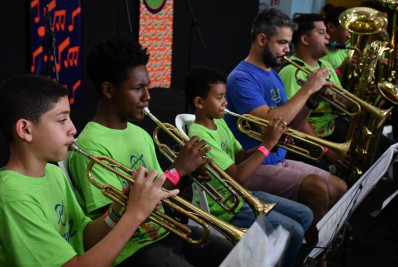 Axel Grael comparece à cerimônia de encerramento de ano do Aprendiz