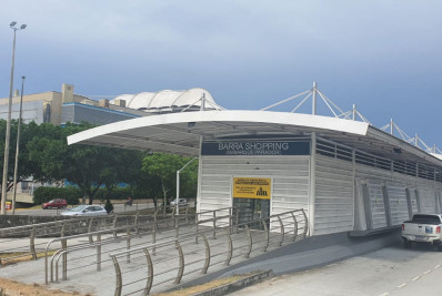 Homem fica gravemente ferido após ser atropelado na Avenida das Américas