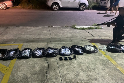 PM prende dois criminosos acusados de vender drogas na Chatuba de Mesquita