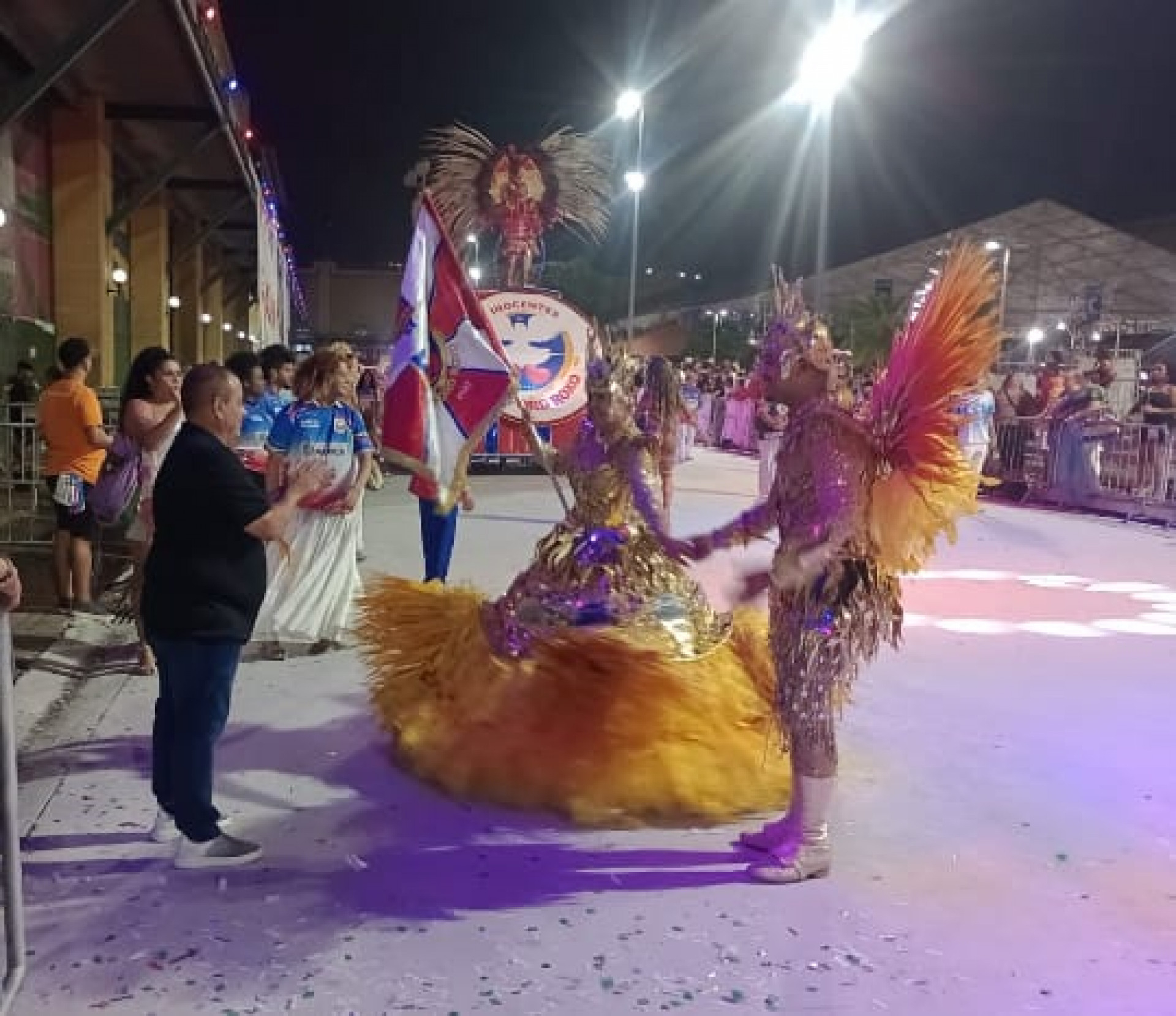 Antes do int&eacute;rprete Thiago Brito come&ccedil;ar a cantar, acompanhado da bateria Cad&ecirc;ncia da Baixada, acontecer&aacute; a tradicional queima de fogos, que vai colorir o c&eacute;u de Mesquita - Divulga&ccedil;&atilde;o