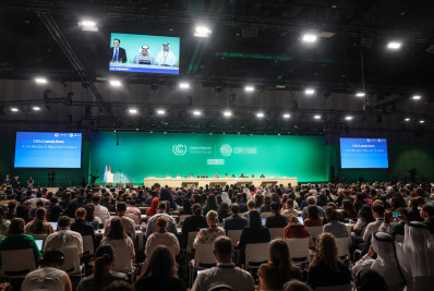 COP28 fecha acordo para 'transição' de combustíveis fósseis, mas não prevê eliminar poluentes