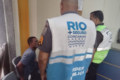 Homem é preso após furtar relógio e telefone em Copacabana