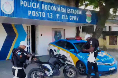 Polícia Militar em Rio Bonito prende homem com motocicleta clonada
